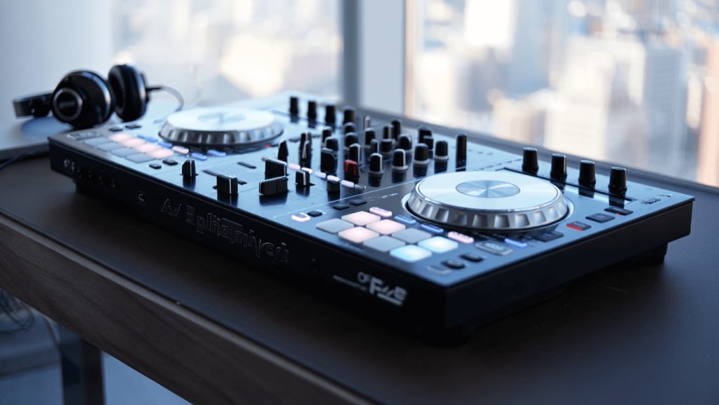 AlphaTheta DDJ-FLX2 contrôleur DJ : Avis, test complet, comparatif et guide d’achat 2024