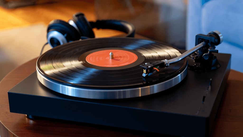 Platine vinyle hi-fi : avis, comparatif et guide d’achat des meilleures options en 2025