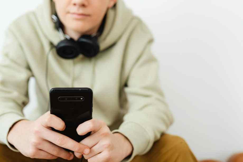 Comment enregistrer une musique sur son téléphone facilement et sans application compliquée ?-La Musicale Française