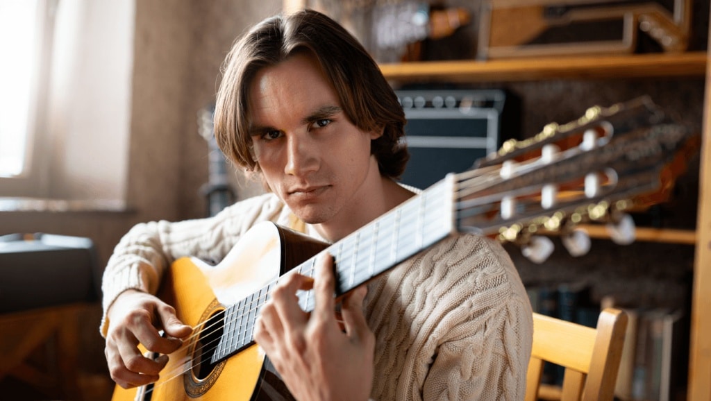Découvrez les étapes essentielles pour apprendre la guitare en autodidacte et bien commencer votre parcours musical en toute simplicité.