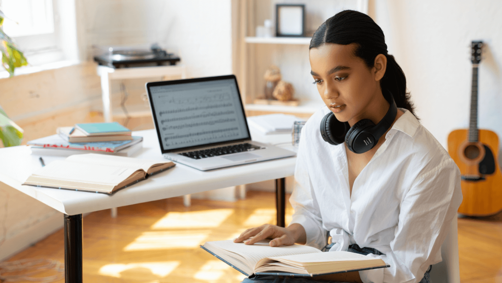 Comment la musique améliore concentration et productivité  ?