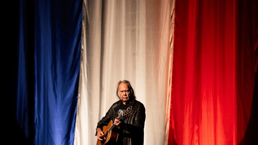 "Je suis désolé" : Neil Young annule sa tournée et tous ses concerts en France