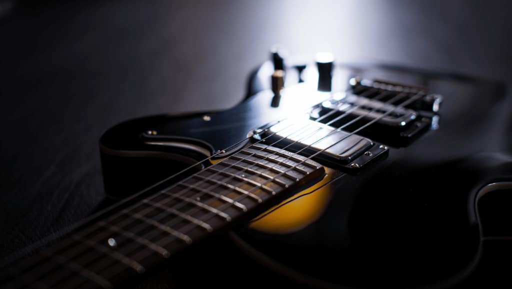 Test des cordes pour guitare électrique Ernie Ball M-Steel Electric Slinky - Les cordes à ultra-haut niveau de sortie