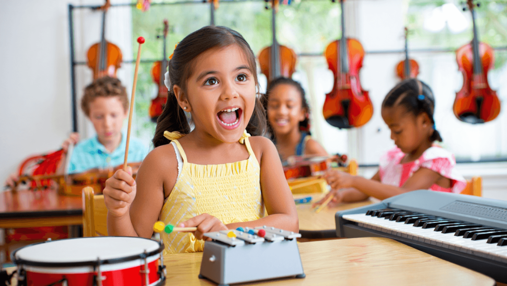 Les enfants à la découverte de la musique