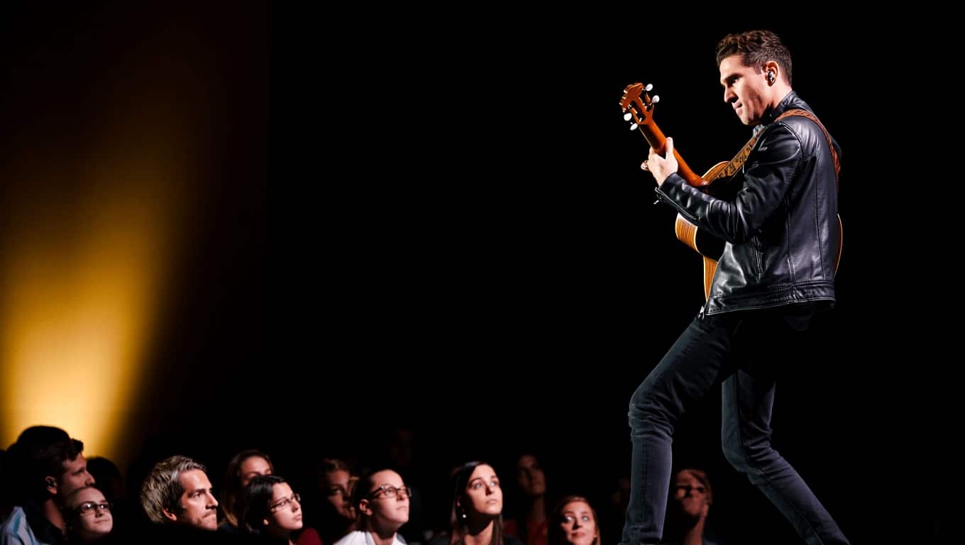 Quatre tricks spectaculaires à la guitare pour épater la galerie