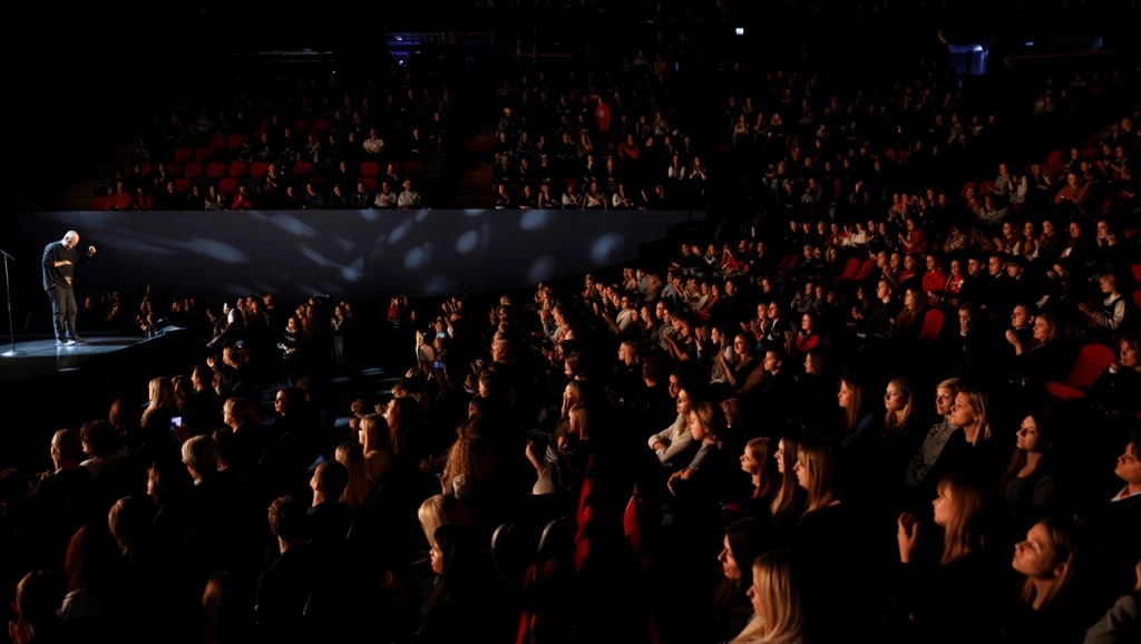 "Raté", "pas à la hauteur" : le concert hommage de Werenoi à Paris déçoit les fans